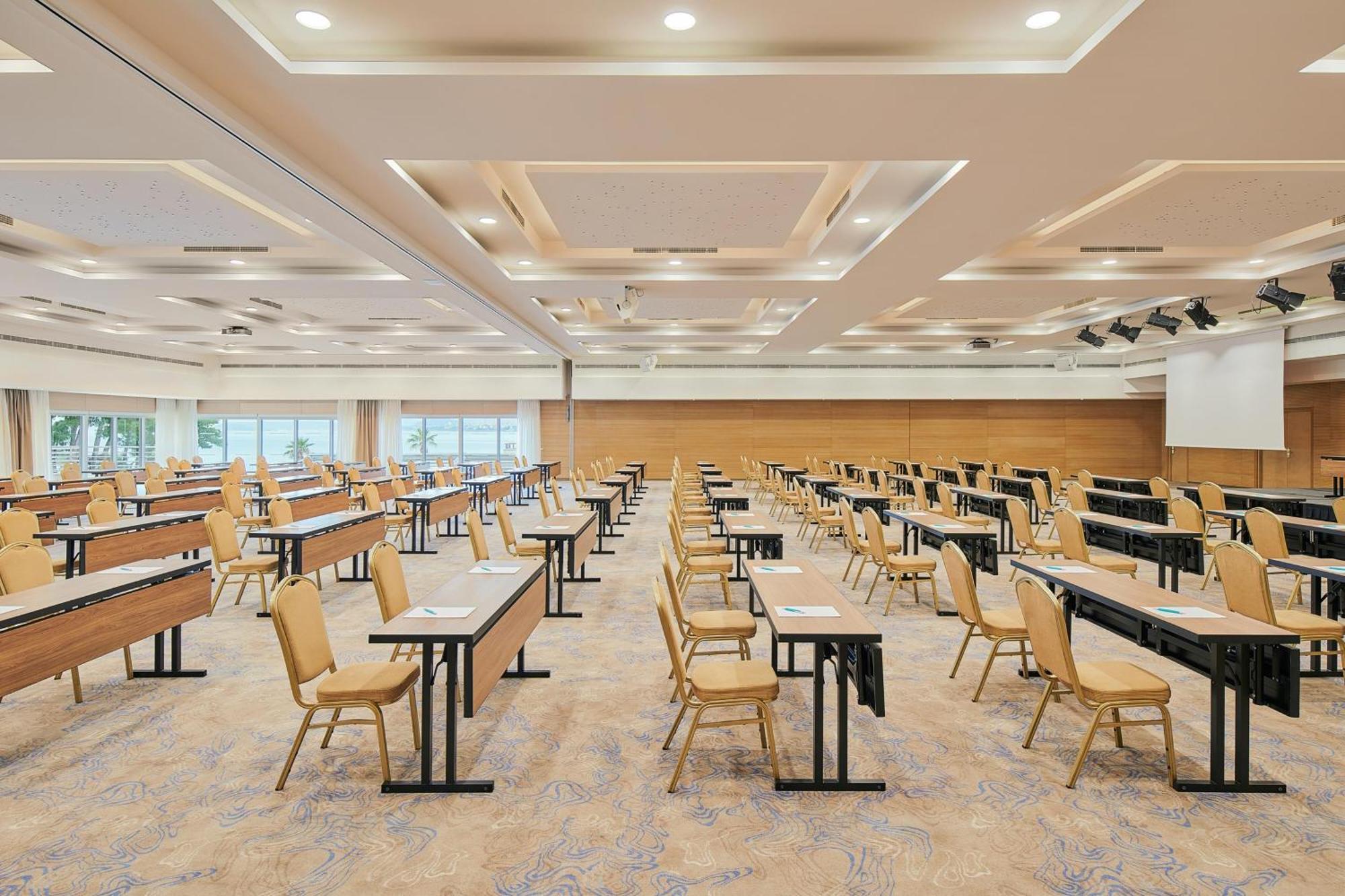 Le Meridien Lav Split Podstrana Luaran gambar