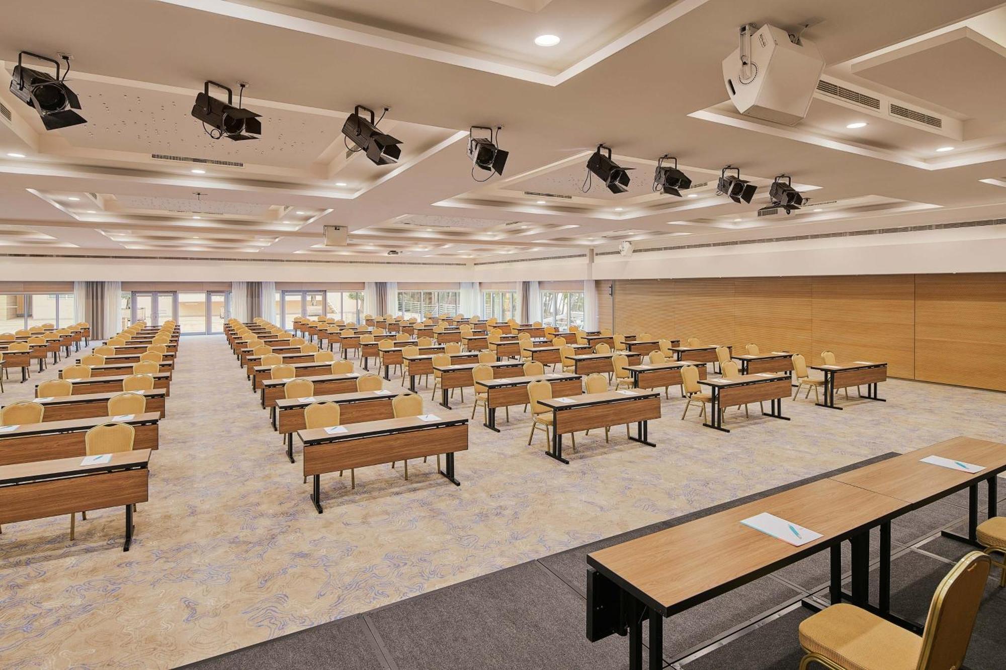 Le Meridien Lav Split Podstrana Luaran gambar